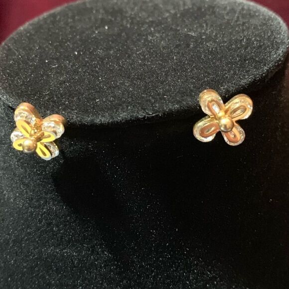 Bolzano Crystal Flower Necklace And Earrings Set - Picture 3 of 3